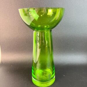 MID CENTURY MODERN SWEDISH HANDBLOWN 8"~1960 AVOCADO GREEN VASE Stunning